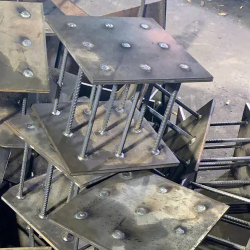 在确定海西预埋件位置时，需要考虑以下几点